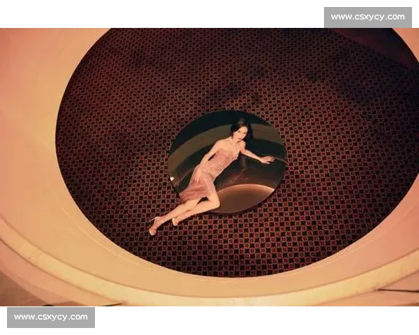 金晨亮相时尚盛典展独特魅力引领新一季潮流风向